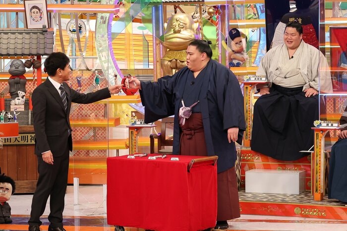 御嶽海も挑戦するが…