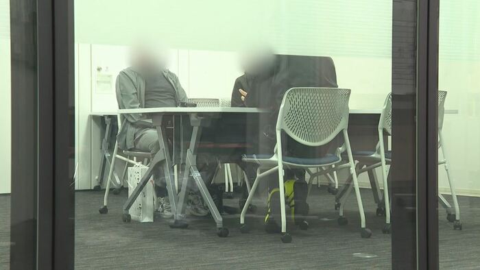 レンタカー店の担当者と男の両親が面会