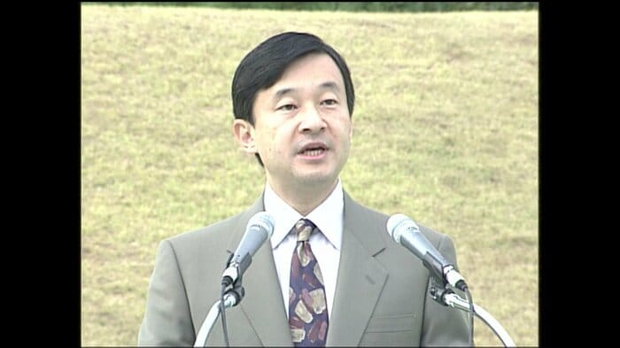 おことばを述べられる皇太子さま