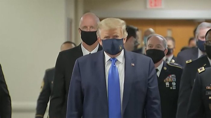 初めて公の場でマスク姿 トランプ氏ようやく...