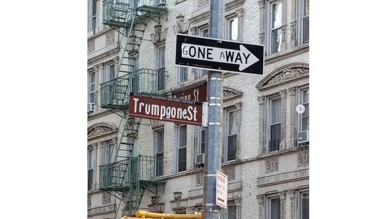 「Trumpgone(=トランプは去った)」ストリートと表示された通りも(Adrian Wilson/@plannedalismインスタグラムより)