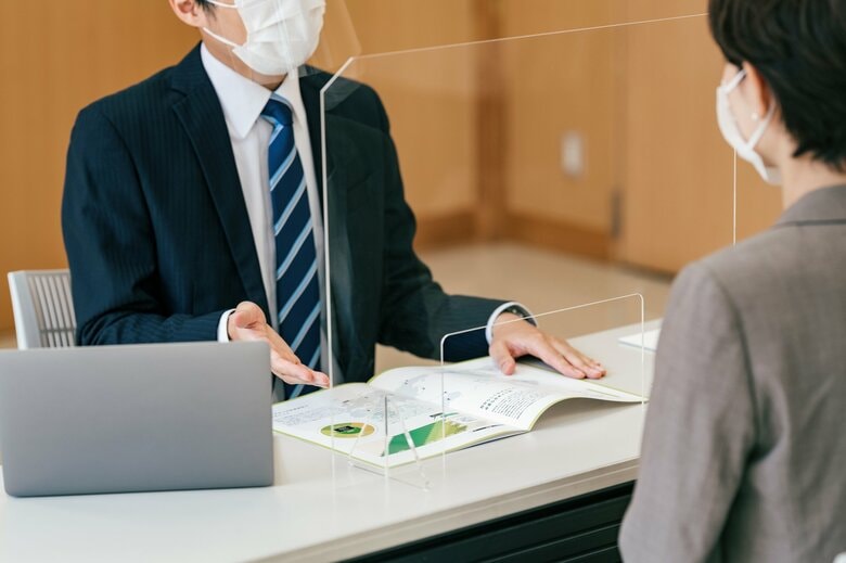 役所の相談窓口担当者が非正規公務員であるケースは少なくない(画像はイメージ）