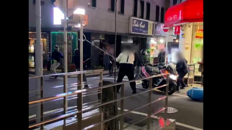 従業員が「さすまた」で犯人を撃退（視聴者映像）