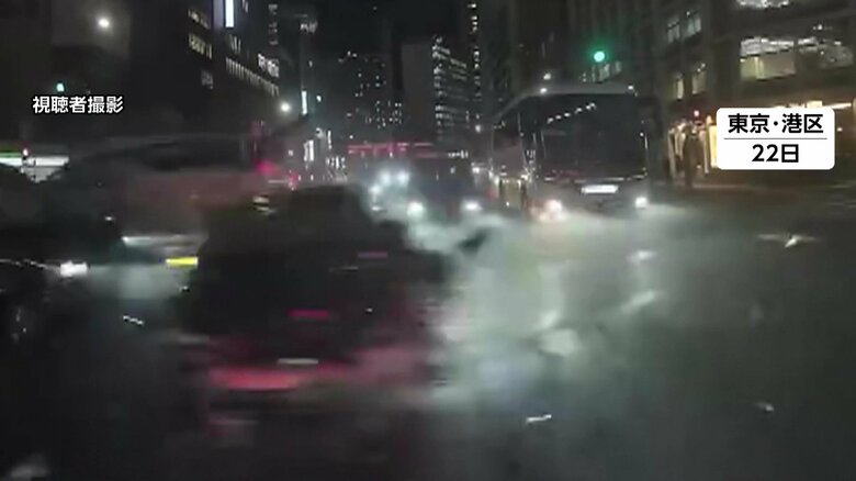 衝突する瞬間を捉えたドライブレコーダー映像