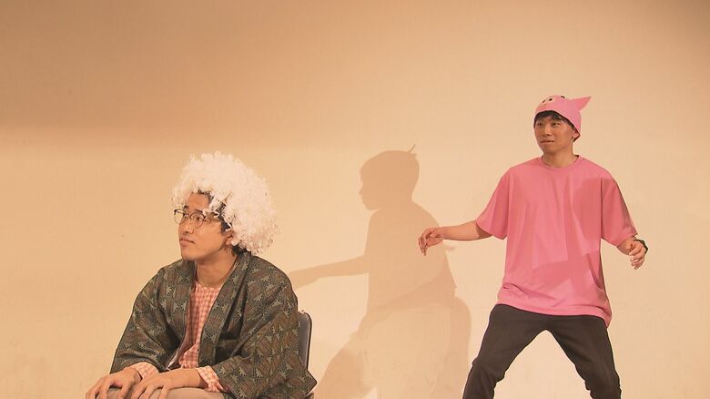 研修医たちが「劇」の稽古に励む