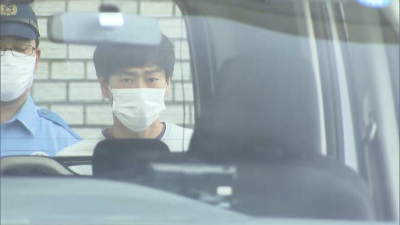 殺人容疑で逮捕された中学校教師･尾本幸祐容疑者が、送検された。時折、報道カメラを見つめる仕草も･･･。