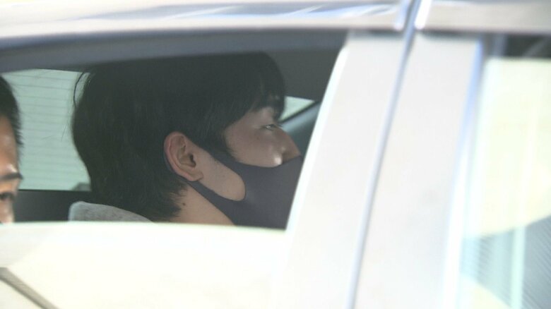 小野田容疑者は、カメラに向かって、不敵な笑みを浮かべていた。