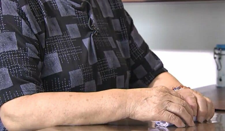 仙台放送の取材に答える加奈さんの母