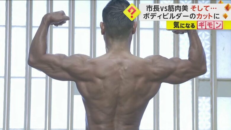 ボディビルのポーズを決める、北原誠さん（54）