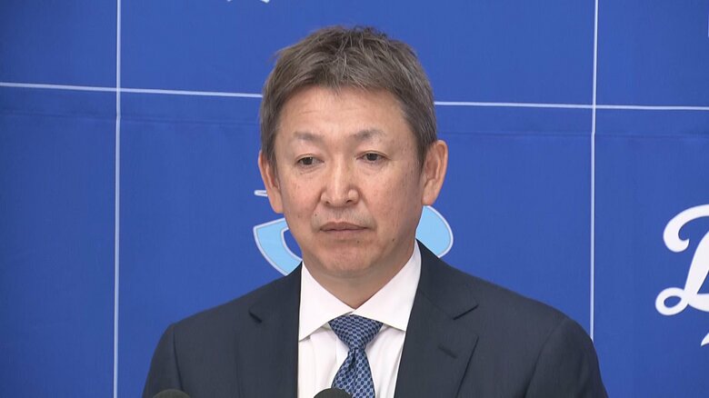 今季終了をオーナーに報告後、会見に臨む立浪監督