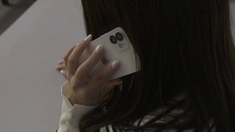 突然の電話で冷静な判断ができにくくなる（写真はイメージ）