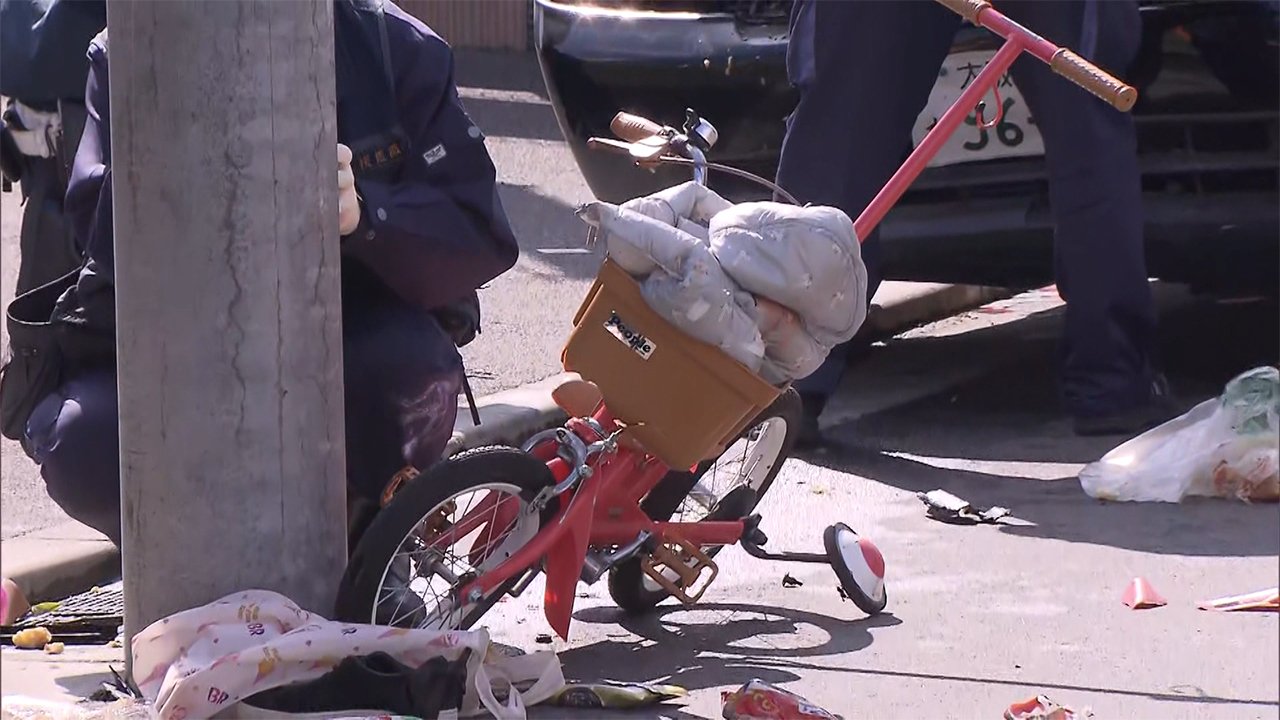 車と電柱に挟まれ女児死亡 自転車乗る娘を支える母親 大阪 Fnnプライムオンライン 自転車に乗る 2歳の女の子とその母親がはね ｄメニューニュース Nttドコモ