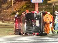 車が横転事故　男性1人軽傷　大阪・北区の府道１４号（天神橋筋）扇町交差点で