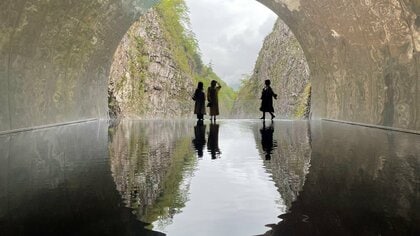 夏休み直前！日帰りで“涼”を求めるならココ　水鏡に魅せられる美しいトンネルに時価30億円超えの金塊鑑賞【中部地方】