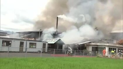 激しい黒煙　特産品「日田下駄」の製造工場で火事　近隣の住民に一時避難呼びかけ　大分