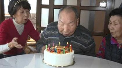 袴田巖さんが90歳に　「なるべく長生きさせてあげたい」　姉・ひで子さんや支援者が卒寿を祝う　一家4人が死亡した強盗殺人放火事件で一度は死刑が確定も再審を経て1年半前に無罪を勝ち取る