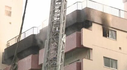 【速報】「ベランダから炎と煙が上がっている」広島市中区堺町で建物火災　消防車１１台出動