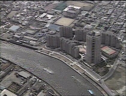 現場のアクロシティは川沿いの高層マンション 1995年3月撮影