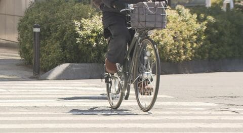 自転車の交通違反に反則金「青切符」4月1日から　「ながらスマホ」1万2000円　「信号無視」6000円　「一時不停止」5000円　「並走」3000円…違反は113種類　対象は「16歳以上」で高校生も注意