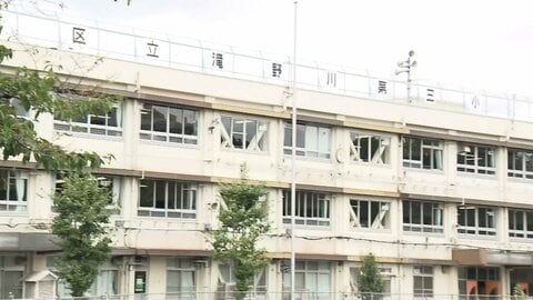 音楽準備室で火災の滝野川第三小学校建て替えへ　分散登校していた全校児童が廃校活用した仮校舎に揃って登校