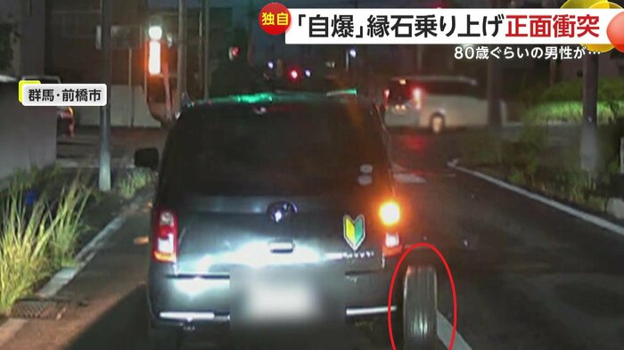 衝突された車と外れたタイヤが撮影者の車に迫る
