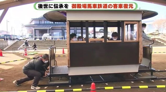ウマがおらず人が押す
