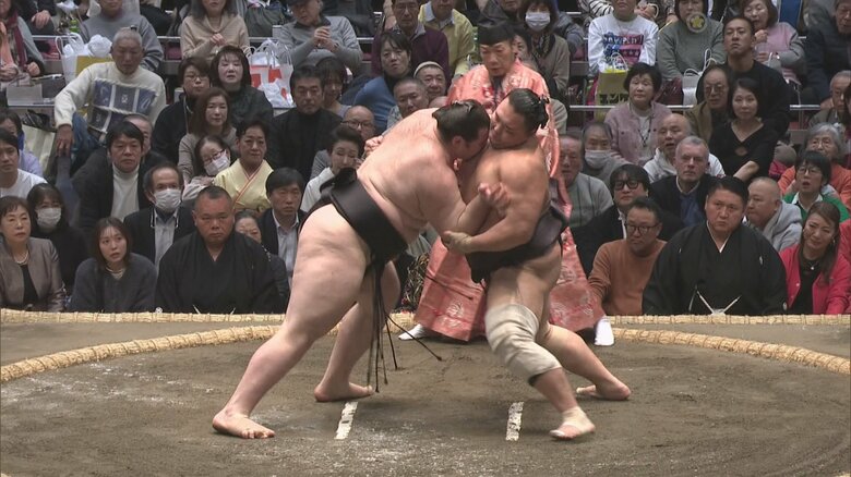朝乃山が3連勝で400勝に王手　初顔合わせの獅司をすくい投げて白星【大相撲初場所 4日目結果】｜FNNプライムオンライン