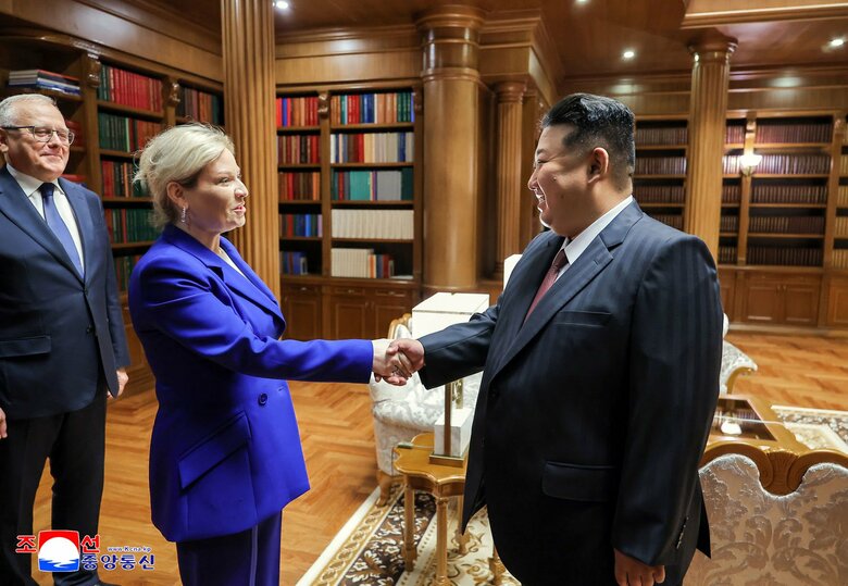 金正恩総書記がロシア文化相と会談…北朝鮮とロシアが文化交流でも協力と北朝鮮メディア　ロシアに派遣された北朝鮮兵か？写真映し出される｜FNNプライムオンライン