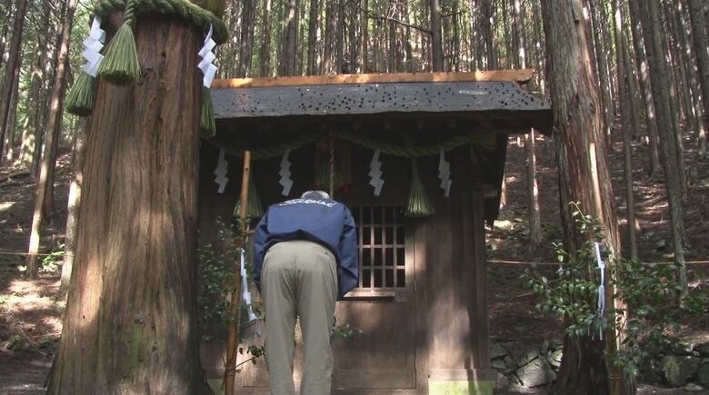 「腹が立ってしょうがない」また神社で銅板被害　全てはがされ、脚立が残される　長野県内の7市町村で確認、共通点は“山間の人けのない場所”　区長も怒り「区の大事な財産を侵された」｜FNNプライムオンライン