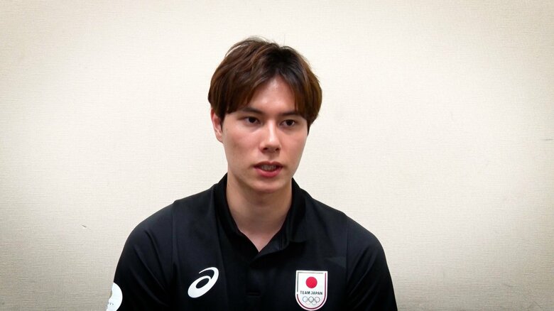 8月28日　フジテレビでインタビューを受ける髙橋藍