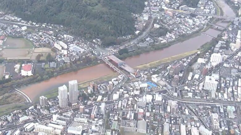 画面中央が架け替え工事中の宮沢橋