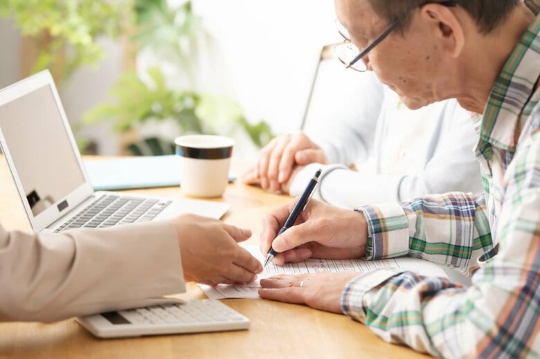 認知症の人が法定相続人にいると遺産を動かすことができなくなる（画像はイメージ）