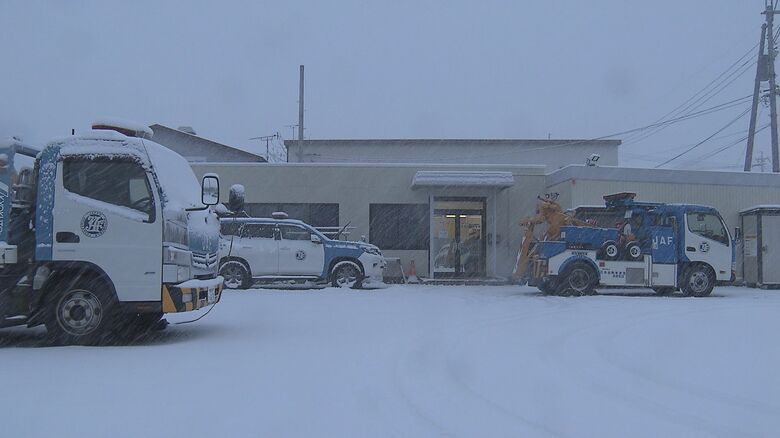 雪の朝を迎えたJAF長野基地（1月16日・長野市）