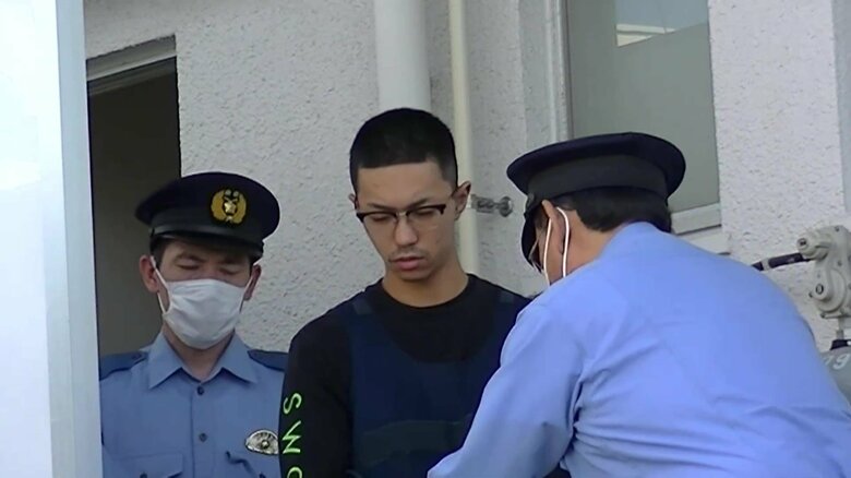 送検される高梨謙吾容疑者（千葉・印西警察署 19日午前）