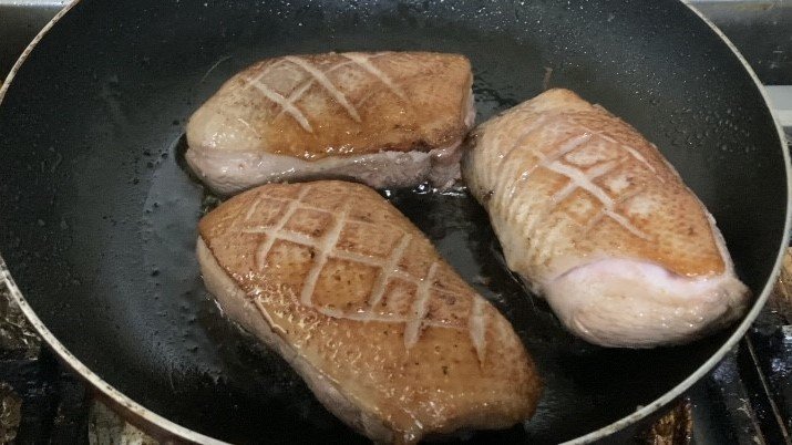 うどんメニューにも使われる鴨のロースト（提供：大森さん）