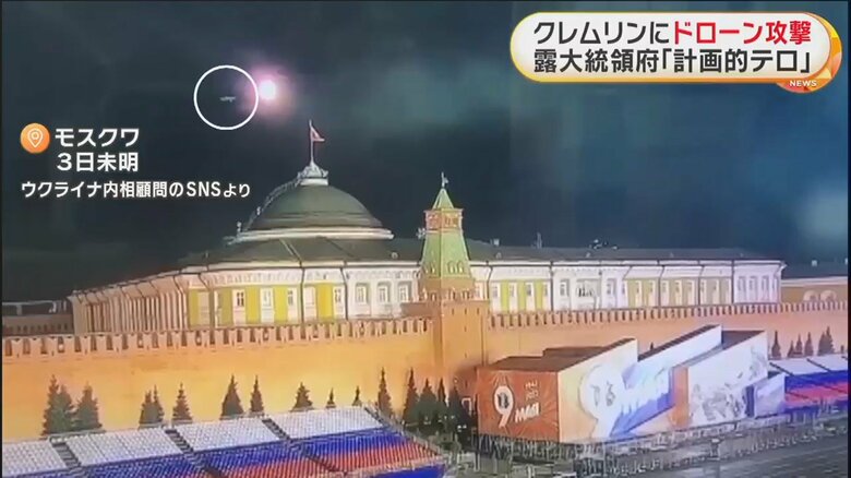 ドローンとみられる物体が建物に接近しているのが分かる