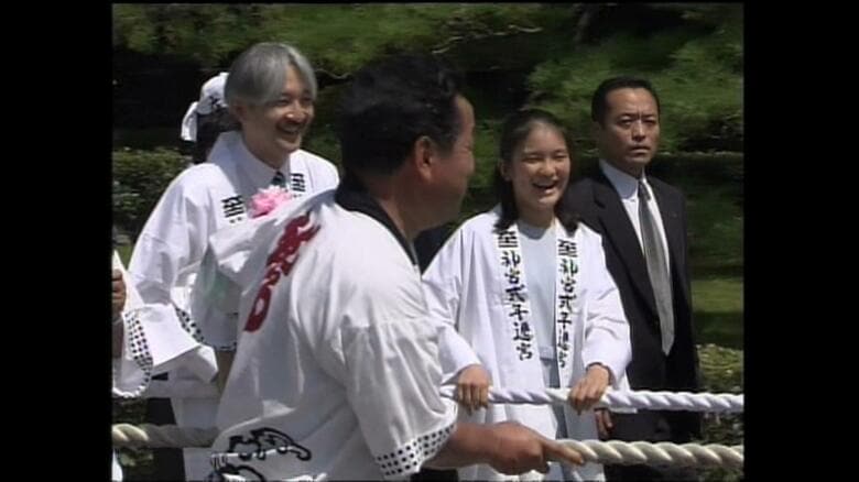 内宮参道でのお木曳に参加された　平成18（2006）年7月