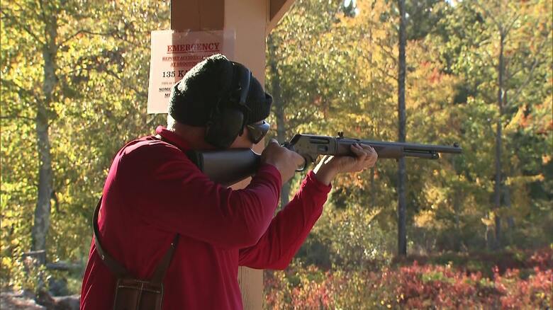 イベントには射撃体験ができるコーナーも