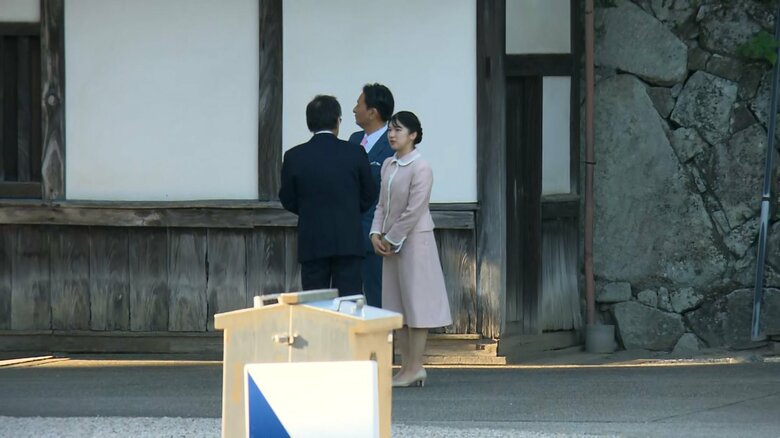 佐賀城を視察される愛子さま　10月11日