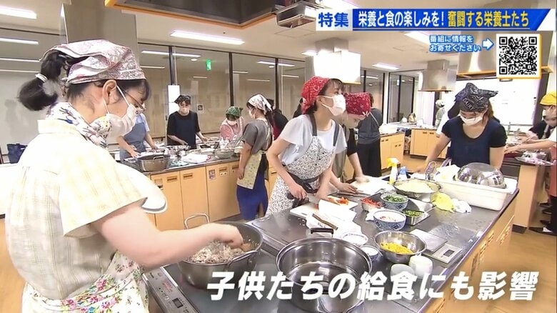 給食の献立を話し合う広島市の栄養士たち