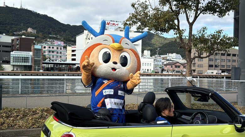マスコットキャラクター、ヴィヴィくんも登場