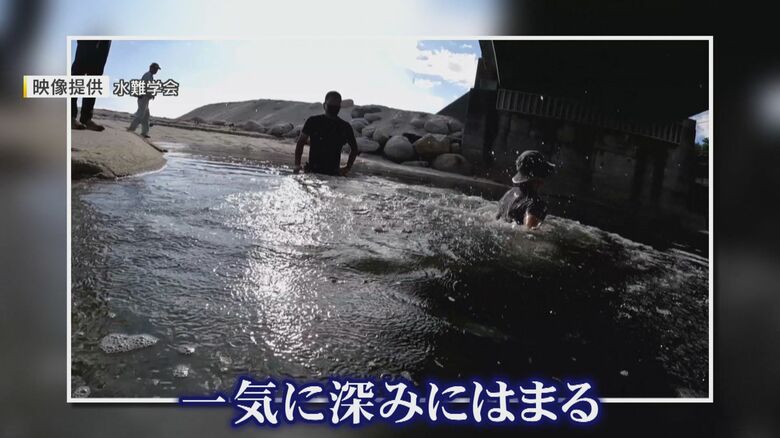 川の急な深みから抜け出すのは大人でも困難