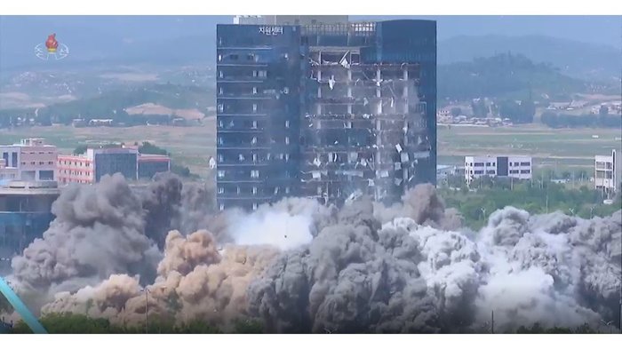 一連の「戦略」における目標は、内外における金委員長の地位を見せつけることだという