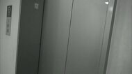 エレベーターでひったくり 男はなぜ女性を狙ったのか