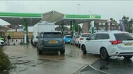 英でガソリン不足深刻化 コロナ影響など運転手足りず…買いだめに走る市民も