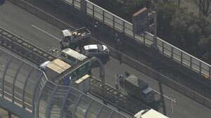 トラックなど4台からむ事故 埼玉・川口市 東京外環道