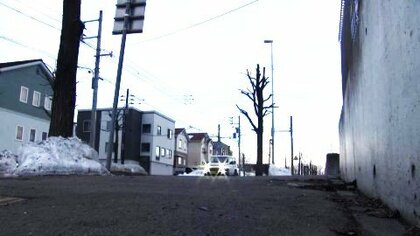 マッシュルームカットのワイセツ男が逃走中…背後から少女の下半身に抱きつき終始無言でスボンを脱がそうとする…不同意わいせつ事件として全身黒ずくめの男の行方を追う＜北海道札幌市清田区＞