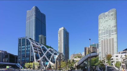 「ほぼ毎日いるかも」という家族連れも…“日本一高い”麻布台ヒルズ開業　施設内約3割“緑化”でミカンの木も