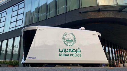 “世界初”「移動する交番」を日本企業がドバイ警察と開発中…事故や犯罪を防ぐ仕組みは？操縦方法も聞いた
