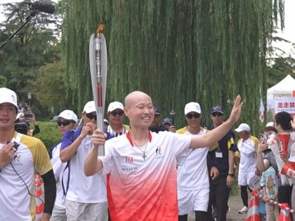 アジア大会の聖火をつないだ“がんサバイバー”「乗り越えたら楽しいこともある」走る姿で伝えたいメッセージ